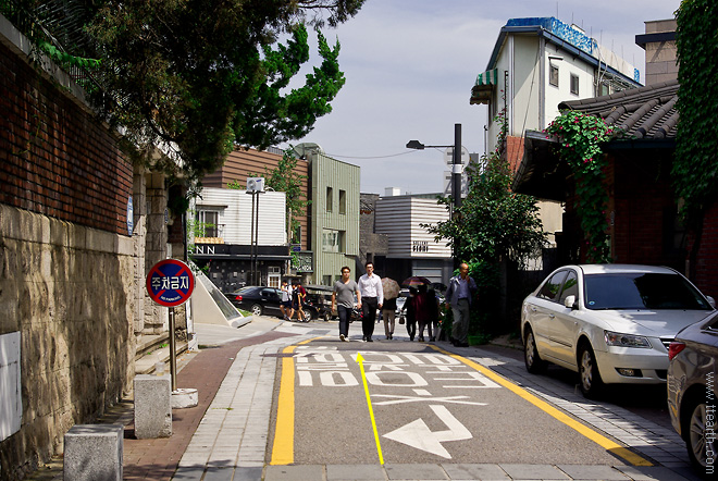 별궁길, 명문당